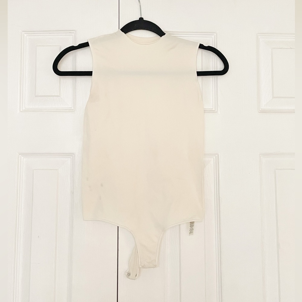SKIMS Essential Crew Neck Sleeveless Bodysuit